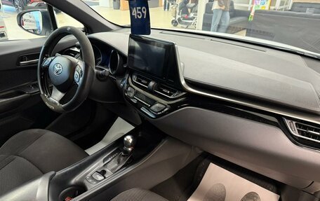 Toyota C-HR I рестайлинг, 2018 год, 2 399 900 рублей, 13 фотография