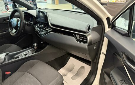 Toyota C-HR I рестайлинг, 2018 год, 2 399 900 рублей, 12 фотография