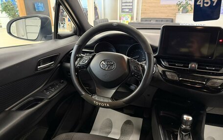 Toyota C-HR I рестайлинг, 2018 год, 2 399 900 рублей, 14 фотография