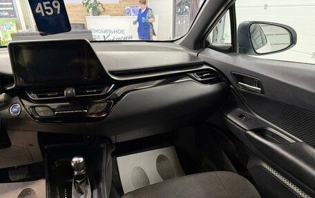 Toyota C-HR I рестайлинг, 2018 год, 2 399 900 рублей, 15 фотография