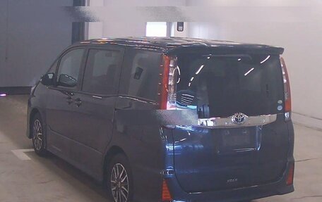 Toyota Noah III, 2015 год, 2 250 000 рублей, 4 фотография