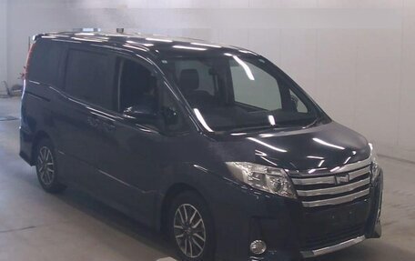 Toyota Noah III, 2015 год, 2 250 000 рублей, 3 фотография