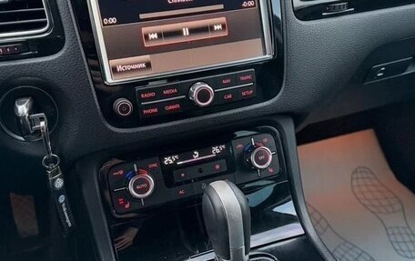 Volkswagen Touareg III, 2011 год, 1 950 000 рублей, 8 фотография