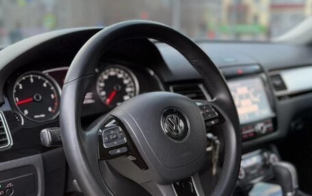 Volkswagen Touareg III, 2011 год, 1 950 000 рублей, 10 фотография