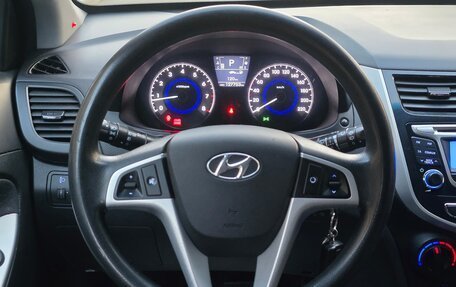 Hyundai Solaris II рестайлинг, 2011 год, 938 000 рублей, 32 фотография