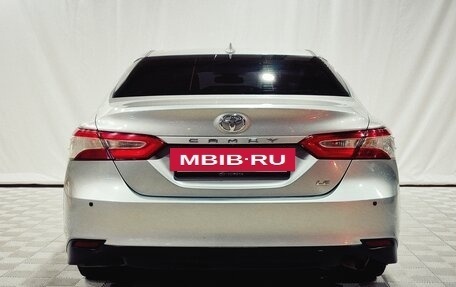 Toyota Camry, 2020 год, 2 400 000 рублей, 6 фотография