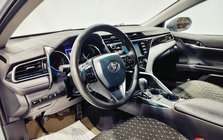 Toyota Camry, 2020 год, 2 400 000 рублей, 17 фотография