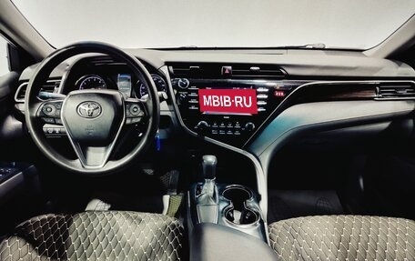 Toyota Camry, 2020 год, 2 400 000 рублей, 15 фотография