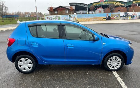 Renault Sandero II рестайлинг, 2016 год, 890 000 рублей, 2 фотография