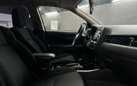 Mitsubishi Outlander III рестайлинг 3, 2020 год, 1 649 888 рублей, 11 фотография