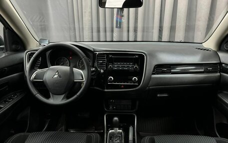 Mitsubishi Outlander III рестайлинг 3, 2020 год, 1 649 888 рублей, 9 фотография