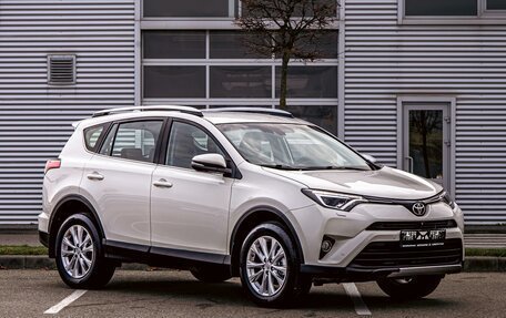 Toyota RAV4, 2017 год, 2 095 000 рублей, 3 фотография