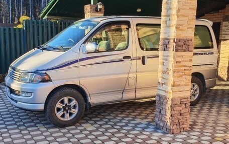 Toyota Regius, 1997 год, 1 270 000 рублей, 3 фотография