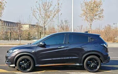 Honda Vezel, 2021 год, 1 735 000 рублей, 3 фотография