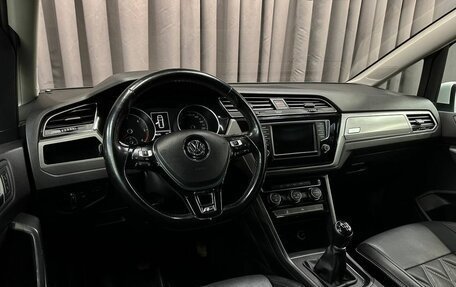Volkswagen Touran III, 2017 год, 1 599 999 рублей, 8 фотография