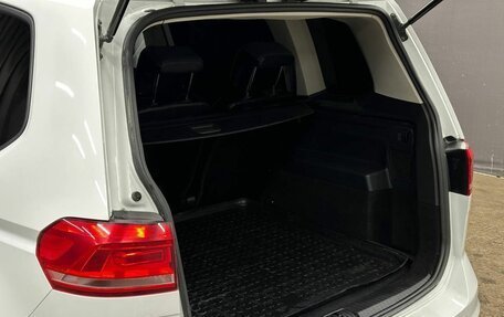 Volkswagen Touran III, 2017 год, 1 599 999 рублей, 6 фотография