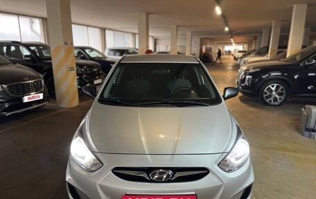 Hyundai Solaris II рестайлинг, 2013 год, 900 000 рублей, 3 фотография