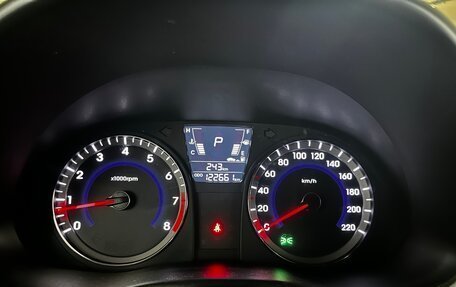 Hyundai Solaris II рестайлинг, 2013 год, 900 000 рублей, 23 фотография