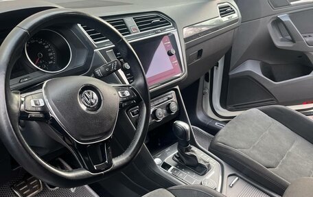 Volkswagen Tiguan II, 2019 год, 2 800 000 рублей, 5 фотография