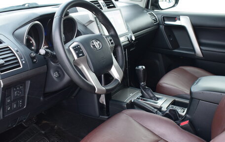 Toyota Land Cruiser Prado 150 рестайлинг 2, 2016 год, 3 650 000 рублей, 13 фотография