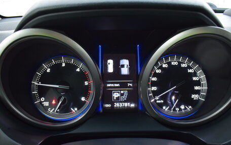 Toyota Land Cruiser Prado 150 рестайлинг 2, 2016 год, 3 650 000 рублей, 19 фотография