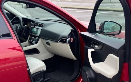 Jaguar F-Pace, 2016 год, 2 650 000 рублей, 17 фотография