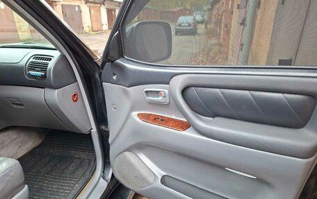 Toyota Land Cruiser 100 рестайлинг 2, 2002 год, 1 280 000 рублей, 11 фотография