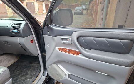 Toyota Land Cruiser 100 рестайлинг 2, 2002 год, 1 280 000 рублей, 18 фотография