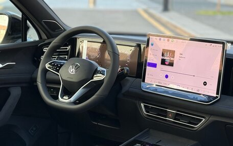 Volkswagen Tiguan, 2025 год, 4 900 000 рублей, 6 фотография