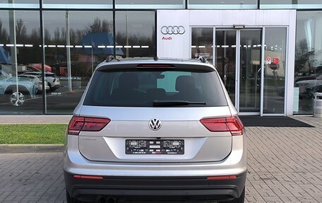 Volkswagen Tiguan II, 2020 год, 2 490 000 рублей, 6 фотография