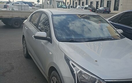 KIA Rio IV, 2021 год, 1 300 000 рублей, 2 фотография