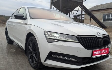 Skoda Superb III рестайлинг, 2022 год, 3 700 000 рублей, 1 фотография