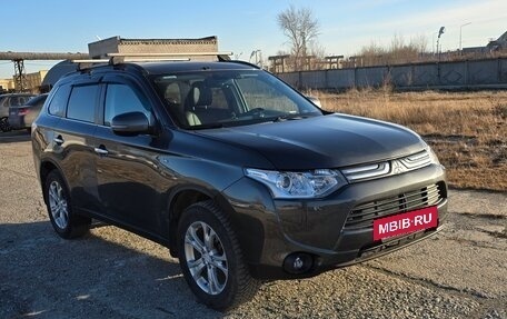 Mitsubishi Outlander III рестайлинг 3, 2014 год, 1 700 000 рублей, 2 фотография