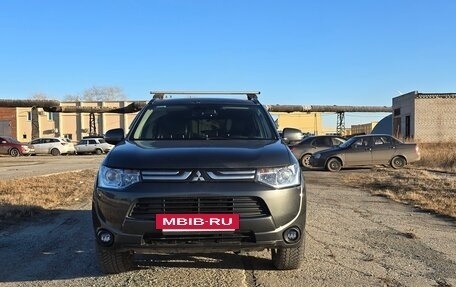 Mitsubishi Outlander III рестайлинг 3, 2014 год, 1 700 000 рублей, 3 фотография