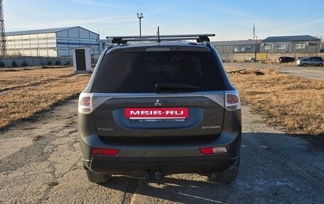 Mitsubishi Outlander III рестайлинг 3, 2014 год, 1 700 000 рублей, 4 фотография