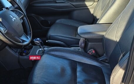 Mitsubishi Outlander III рестайлинг 3, 2014 год, 1 700 000 рублей, 9 фотография