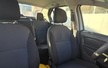 Renault Logan II, 2017 год, 640 000 рублей, 8 фотография