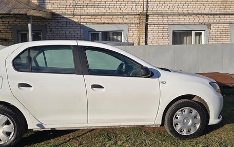 Renault Logan II, 2017 год, 640 000 рублей, 13 фотография