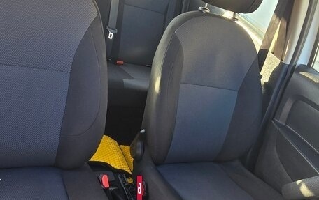 Renault Logan II, 2017 год, 640 000 рублей, 10 фотография