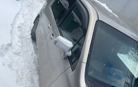 Honda Mobilio Spike I рестайлинг, 2003 год, 400 000 рублей, 4 фотография