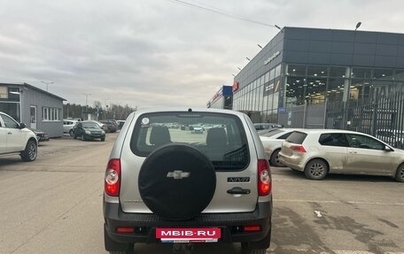 Chevrolet Niva I рестайлинг, 2018 год, 820 000 рублей, 4 фотография