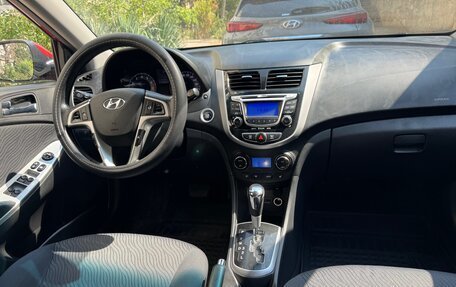 Hyundai Solaris II рестайлинг, 2011 год, 880 000 рублей, 4 фотография