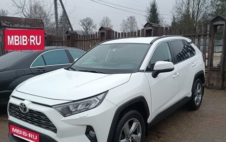 Toyota RAV4, 2021 год, 2 800 000 рублей, 2 фотография