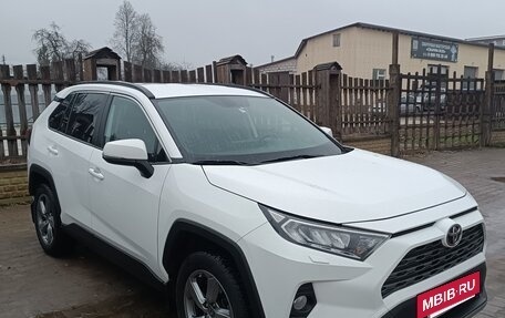 Toyota RAV4, 2021 год, 2 800 000 рублей, 6 фотография