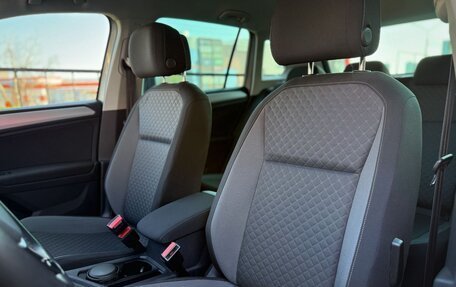 Volkswagen Tiguan II, 2019 год, 2 350 000 рублей, 17 фотография