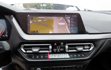 BMW 1 серия, 2022 год, 1 981 000 рублей, 12 фотография