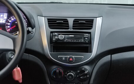 Hyundai Solaris II рестайлинг, 2015 год, 950 000 рублей, 10 фотография