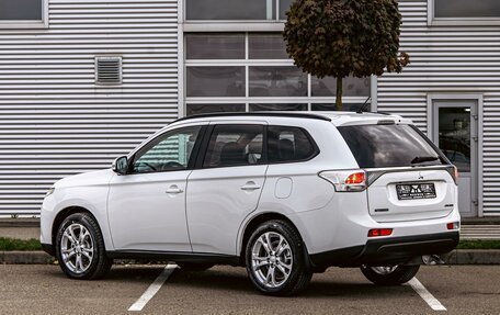 Mitsubishi Outlander III рестайлинг 3, 2014 год, 1 355 000 рублей, 4 фотография