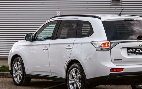 Mitsubishi Outlander III рестайлинг 3, 2014 год, 1 355 000 рублей, 9 фотография