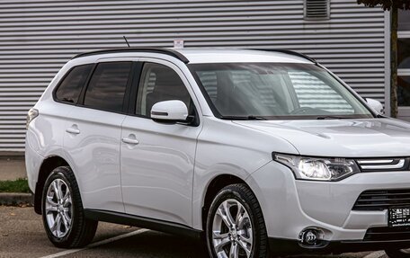 Mitsubishi Outlander III рестайлинг 3, 2014 год, 1 355 000 рублей, 7 фотография